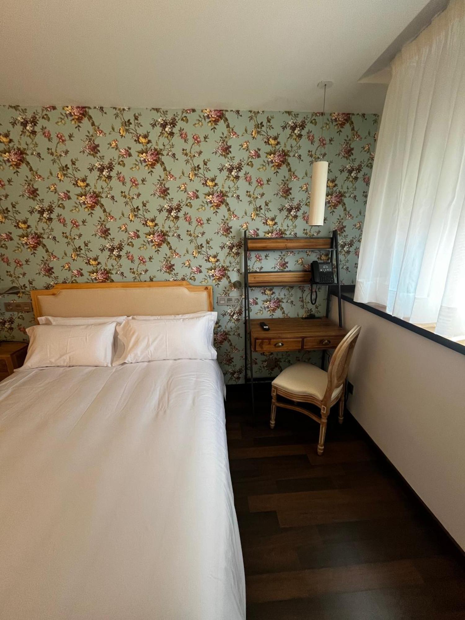 Christine Boutique Hotel El Barraco Екстериор снимка